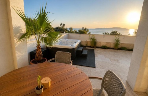 Krstac Apartment | Sunset Vista Sonnenuntergang mit Jacuzzi und Sauna