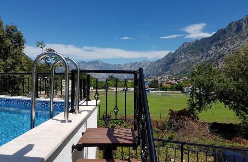 Skaljari Apartment | Sunshine Apartment with Private Pool and Parking