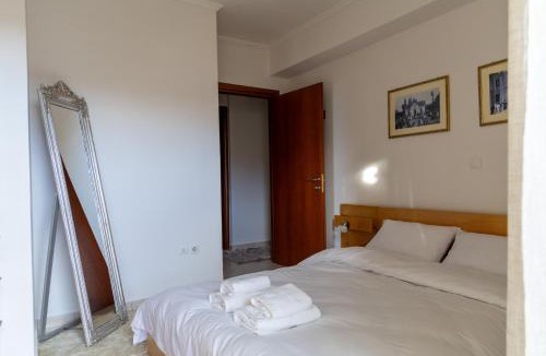 Karditsa Apartment | Sunshine Retreat Apartment