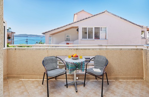 Tomicici Apartment | Superb location next to the beach