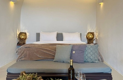 Oia Hotel | Superior Cave House with Plunge Pool and Sea View