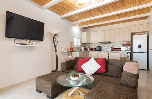 Neromilos House | Sweet Cottage Retreat