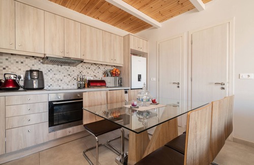Neromilos House | Sweet Cottage Retreat