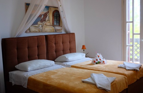 Kamari House | Sweet Heart Studio - Apartments