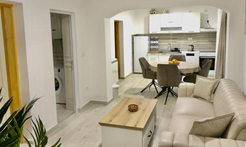 Zelenika Apartment | Sweet Hilltop Escape