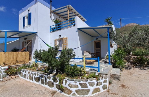 Megas Gialos House | Syros Mandala Studio-Zen Apartment with Wi-Fi and Air Conditioning