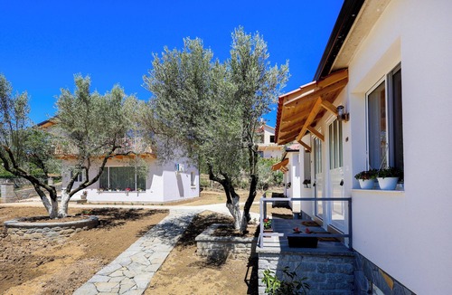 Berat House | t Cozy bungalow in charming Roshnik Village 104