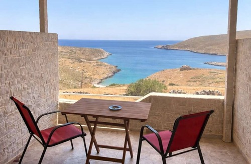 Omales Condo | Tainaros Rooms - Beachfront Sunny Getaway