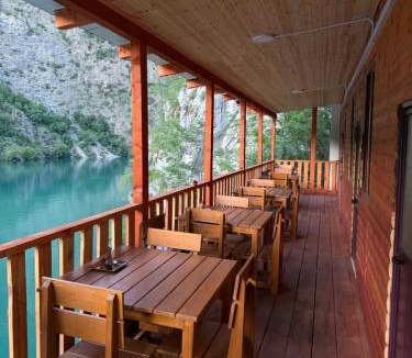 Shkoder County House | Te Panorama, Komani Lake