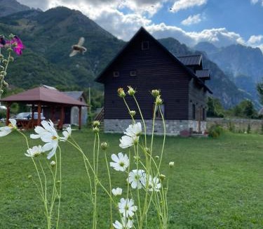 Theth House | Te Sofra