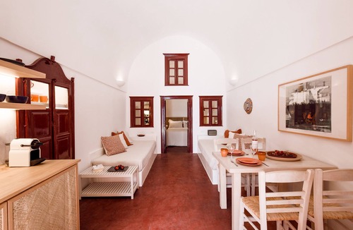 Oia House | Terracotta Cave House (1)
