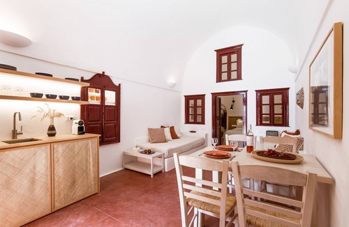 Oia House | Terracotta Cave House (1)