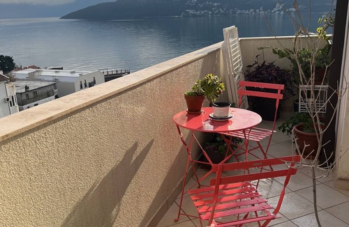 Topla Apartment | The Bay Panoramic Views (5 min from the beach) - perfect for