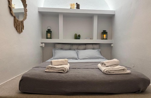 Chios Town Apartment | The Cocktail House