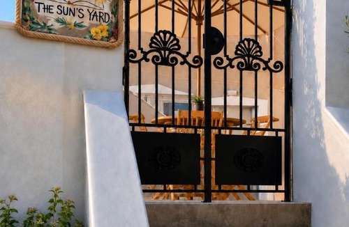 Spetses House | The Courtyard of the Sun