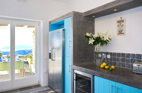 Santorini Villa | The Dome House Retreat: a Caldera Estate