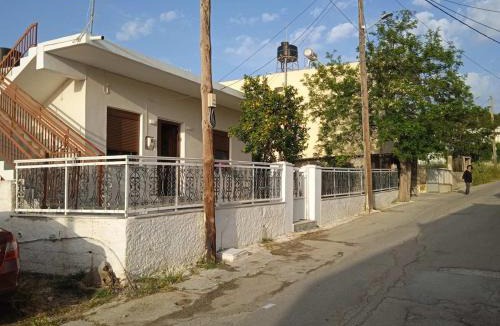 Kalamoti Apartment | The House with the Terrace &The Garden