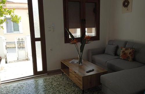Kalamoti Apartment | The House with the Terrace &The Garden