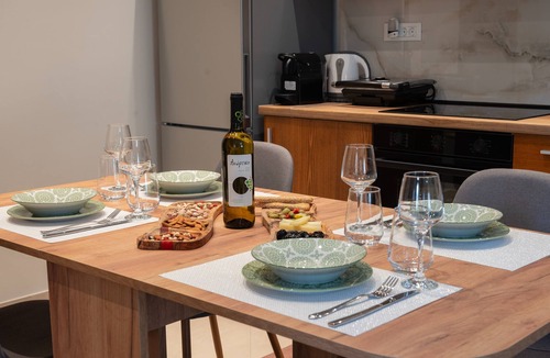Petaloudes Apartment | The Little Green House Two-Bedroom Apt in Kremasti