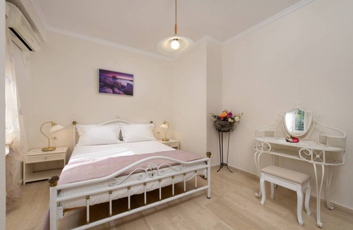 Sinarades Apartment | The Old Mansion Two Bedroom Apartment