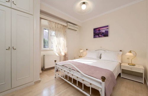 Sinarades Apartment | The Old Mansion Two Bedroom Apartment