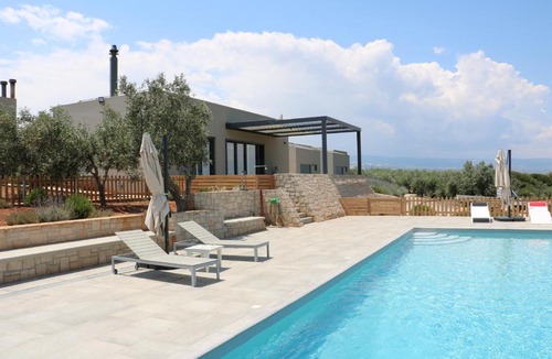 Velo-Vocha House | The Olive Hill