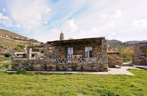 Kea House | The "Olive Tree" stone house 50 meters from the beach of Otzia.