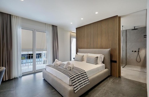 Athens City Centre Apartment | The Philosopher's Temple