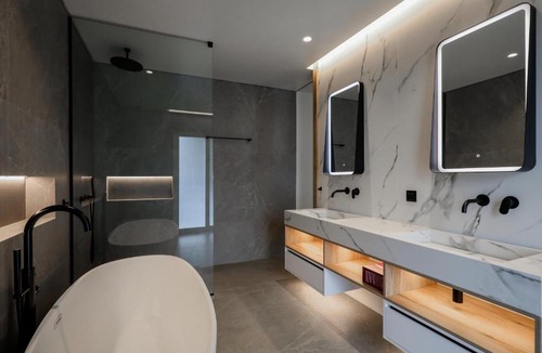 Athens City Centre Apartment | The Philosopher's Temple