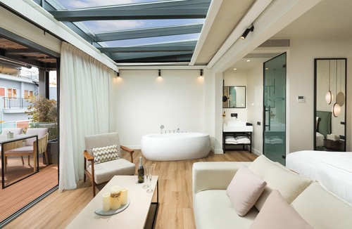 Monastiraki Hotel | The Residence - Christokopidou Hotel & SPA