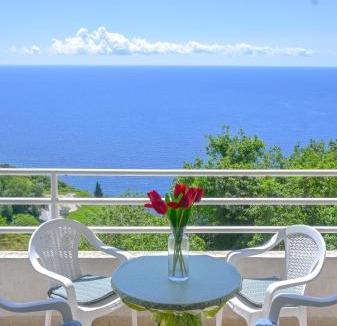 Prijevor Apartment | The rising sun-Stylish Sea View Apartment