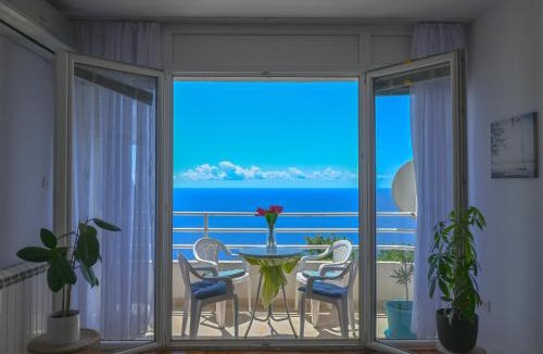 Prijevor Apartment | The rising sun-Stylish Sea View Apartment