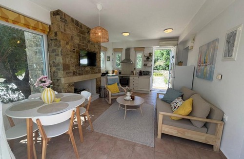 Mirtos Apartment | The Stone House Myrtos