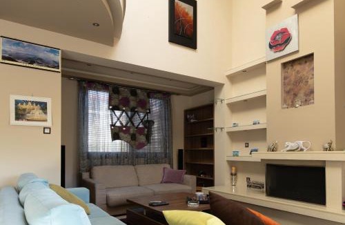 Maniakoi Apartment | The Sunset Haven Kastoria - Modern Lake Elegance