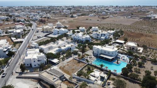Emporio Hotel | The Three anchors Rooms Perissa