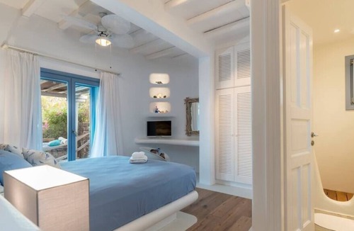 Ano Mera Villa | The Villa on Sea, Saint Anna Beach