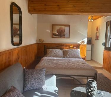 Vrasna Apartment | The Village Studio AVLI Upper Vrasna