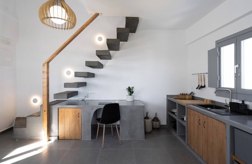 Vourvoulos Hotel | The Vine Suites