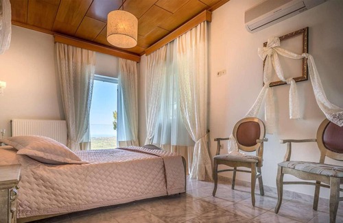 Lagopodo House | This luxury villa is located on a hill in the village of Lagopodo with unobstructed views as far as