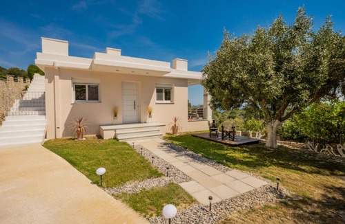Xirokastello Apartment | Thomas & Elena Holiday House