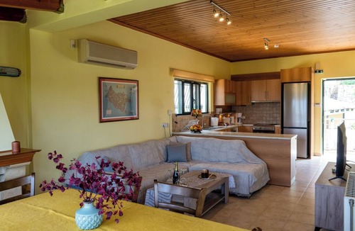 Akrotiri Apartment | Three Bedroom House- Amaryllis Haus