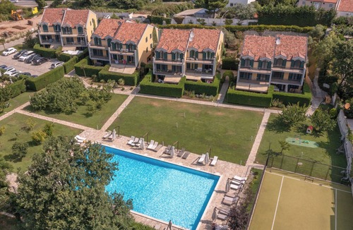 Lastva Grbaljska Villa | Three Bedroom Villa Sol with Shared Pool