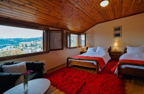 Eptalofos Hotel | To Balcony tis Agorianis