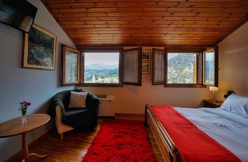 Eptalofos Hotel | To Balcony tis Agorianis