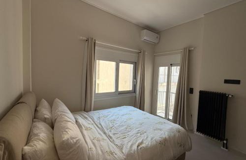 Piraeus Apartment | Top Floor Apt - 5 min to Metro, 5 min to Sea