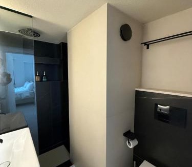 Piraeus Apartment | Top Floor Apt - 5 min to Metro, 5 min to Sea