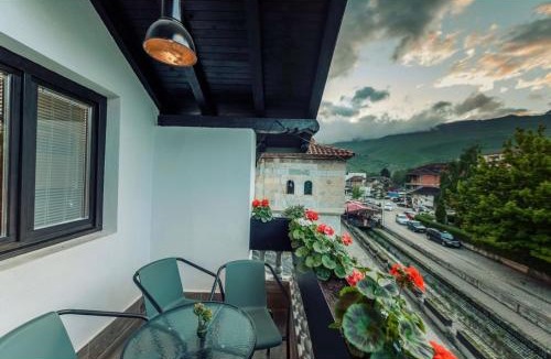 Pejë House | Town hostel