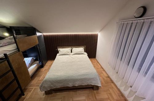 Pejë House | Town hostel