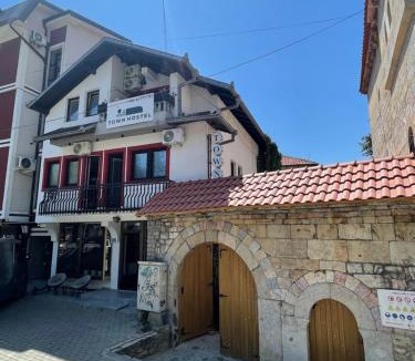 Pejë House | Town hostel