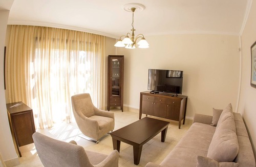 Rezevici House | Townhouse Virginia with big yard and pool in a quiet place